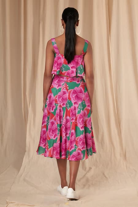 Shop Masaba Green Linen, Bamboo Square Neck Bloomerang Print Crop Top And Skirt Set at Aza Fashions Shop_Masaba_Green Linen, Bamboo Square Neck Bloomerang Print Crop Top And Skirt Set _at_Aza_Fashions