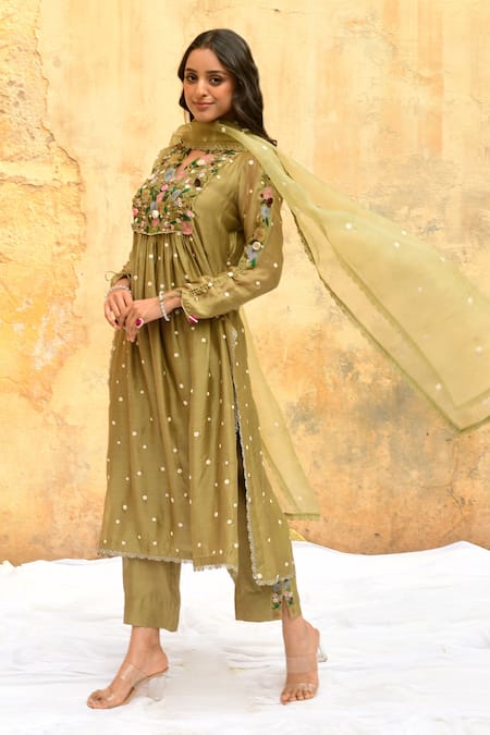 Shop_Label Niti Bothra_Green Silk Fabric Flowers V-neck Polka Dot Pattern Kurta And Pant Set _at_Aza_Fashions