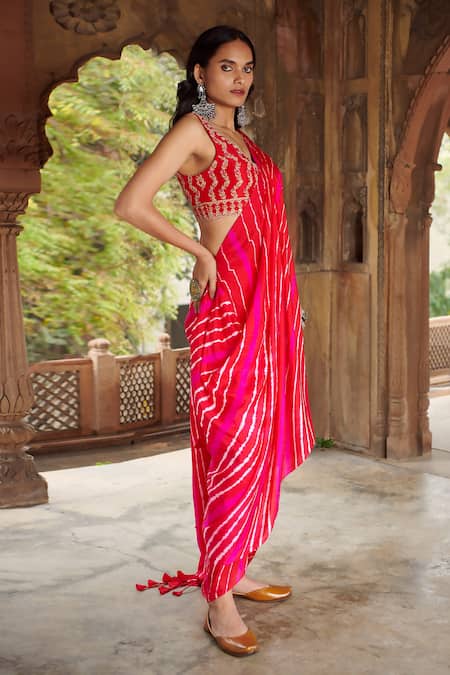 Shop Pink City By Sarika Red Silk Sequins, Pearls Round Leheriya Pattern Pre-draped Saree With Blouse at Aza Fashions Shop_Pink City By Sarika_Red Silk Sequins, Pearls Round Leheriya Pattern Pre-draped Saree With Blouse _at_Aza_Fashions