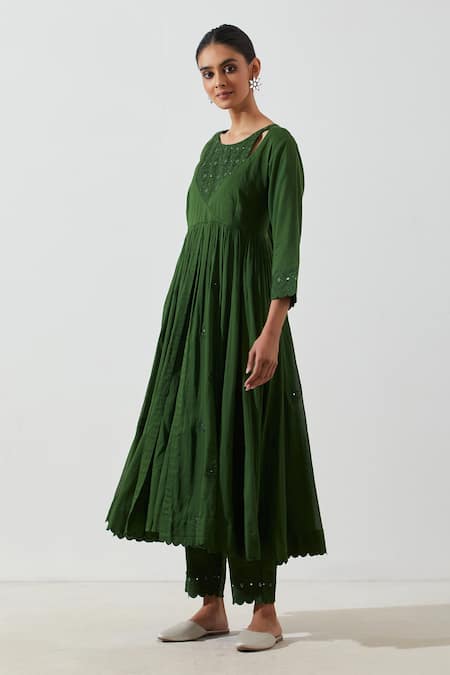 Shop Label Earthen Green Cotton Mul Mirror Work, Resham Round Gathered Kurta And Pant Set at Aza Fashions Shop_Label Earthen_Green Cotton Mul Mirror Work, Resham Round Gathered Kurta And Pant Set _at_Aza_Fashions