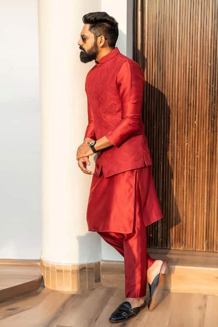 Decemberbyvivek Diamond Embroidered Bundi Jacket Set 