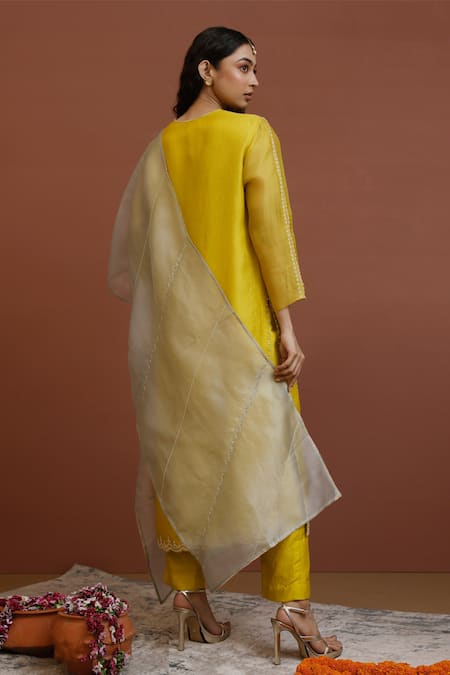 Neha Poddar Yoke Embroidered Kurta Set 