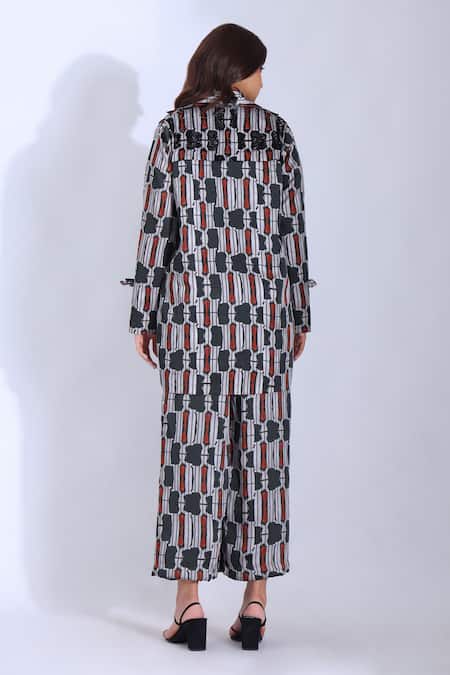 Studio Surbhi Embellished Lapel Collar Jacket 