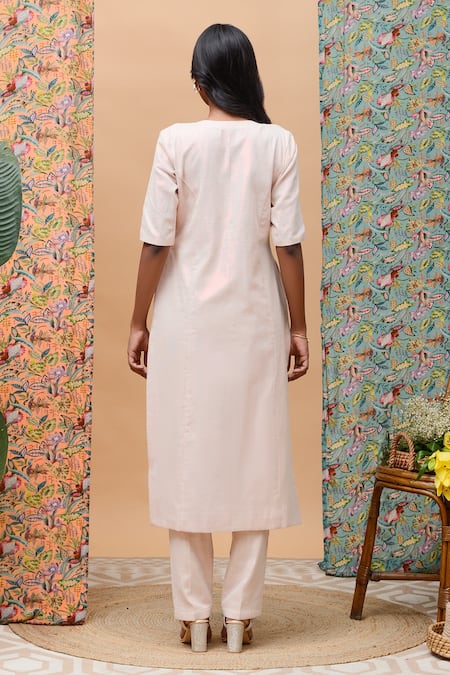 Shop Rishi and Vibhuti Gold Linen, Organza Tassels Plunge Neck And Pink Zari Embroidered Kurta Set at Aza Fashions Shop_Rishi and Vibhuti_Gold Linen, Organza Tassels Plunge Neck And Pink Zari Embroidered Kurta Set _at_Aza_Fashions