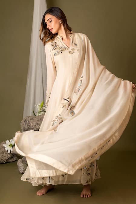 Shop Pds By Sneha Ivory Organza Embroidery Floral Mandarin Collar Anarkali With Dupatta at Aza Fashions Shop_Pds By Sneha_Ivory Organza Embroidery Floral Mandarin Collar Anarkali With Dupatta _at_Aza_Fashions
