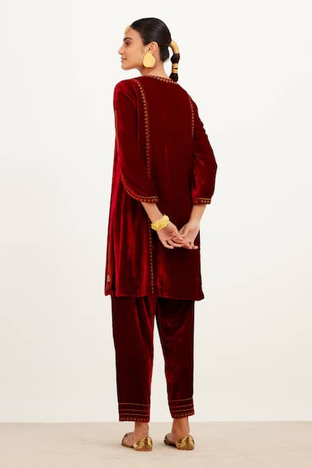 Shop_Devnaagri_Maroon Velvet And Organza Silk Zari Notched Embroidered Short Kurta Set _at_Aza_Fashions