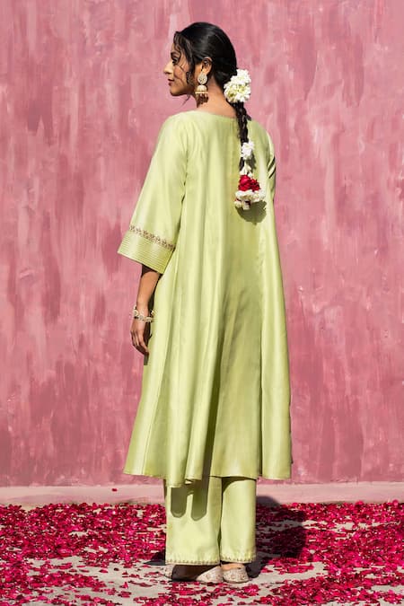 Shop Weaver Story Green Chanderi Silk Embroidery, Gota Patti Boat Neck Kurta Set at Aza Fashions Shop_Weaver Story_Green Chanderi Silk Embroidery, Gota Patti Boat Neck Kurta Set _at_Aza_Fashions