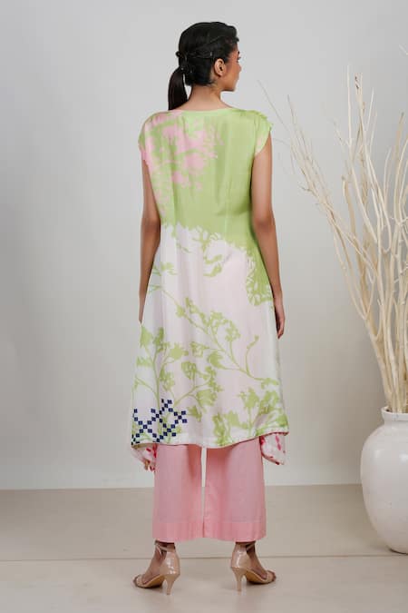 Garo Leaf Print Straight Kurta & Flared Pant Set 