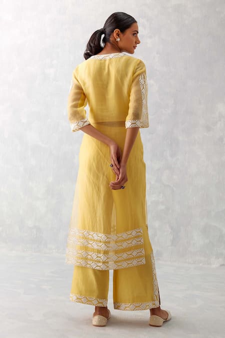 Shop_Devnaagri_Yellow Silk Organza Embroidery V-neck Slit Kurta And Palazzo Set _at_Aza_Fashions