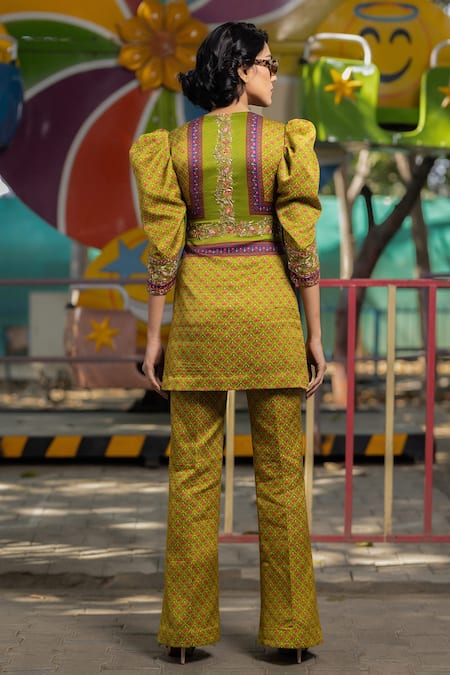 Shop Irrau By Samir Mantri Green Linen, Satin Embroidery V-neck Quatrefoil Floral Print Top With Pant at Aza Fashions Shop_Irrau By Samir Mantri_Green Linen, Satin Embroidery V-neck Quatrefoil Floral Print Top With Pant _at_Aza_Fashions