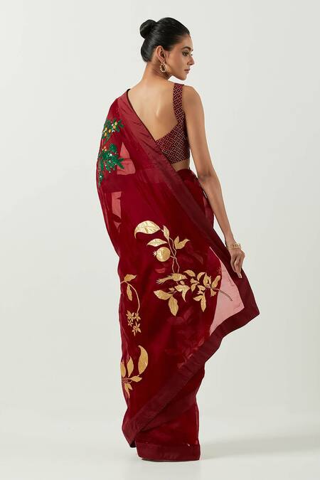 Label Earthen_Maroon Organza Applique Sweetheart Neck Chameli Embroidered Saree With Blouse _Online_at_Aza_Fashions