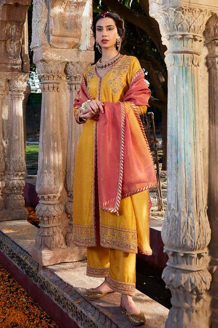 Kritika Dawar_Yellow Silk, Tissue Beads V-neck Floral Embroidered Kurta Pant Set _Online_at_Aza_Fashions