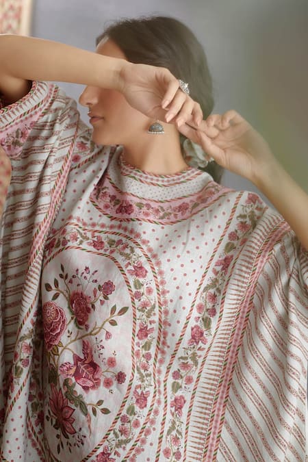 Buy Torani Green Kaftan , Pant Cotton Silk Jaituni Zooni Kameez Set Online at Aza Fashions Buy_Torani_Green Kaftan , Pant Cotton Silk Jaituni Zooni Kameez Set _Online_at_Aza_Fashions