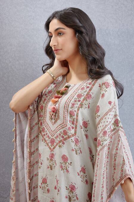 Shop Torani Green Pure Linen Bird, Chintz Round Jaituni Aarfa Kaftan Online at Aza Fashions Shop_Torani_Green Pure Linen Bird, Chintz Round Jaituni Aarfa Kaftan _Online_at_Aza_Fashions