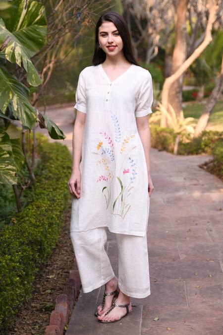 Linen Bloom_White 100% Linen V Neck Embroidered Kurta_Online_at_Aza_Fashions