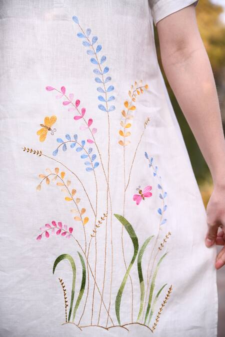 Linen Bloom_White 100% Linen V Neck Embroidered Kurta_at_Aza_Fashions