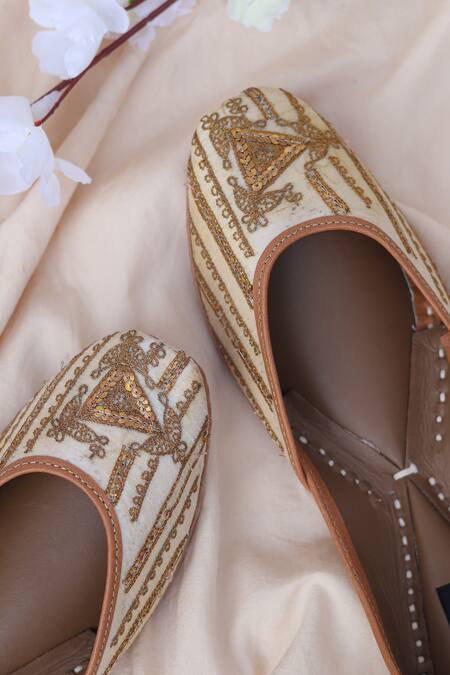 Stitched Soles Off White Embellished Gold Dust Embroidered Juttis Online at Aza Fashions Stitched Soles_Off White Embellished Gold Dust Embroidered Juttis_Online_at_Aza_Fashions