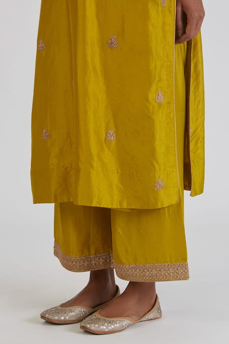 Lajjoo C_Yellow Silk Embroidered Dori Round Arshia Kurta And Pant Set _at_Aza_Fashions