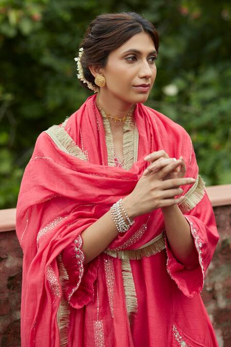 Vashisht Guru Dutt Coral Raw Silk, Handloom Mul Chanderi V Neck Embroidered Kurta Set Online at Aza Fashions Vashisht Guru Dutt_Coral Raw Silk, Handloom Mul Chanderi V Neck Embroidered Kurta Set _Online_at_Aza_Fashions