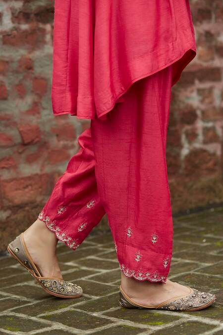 Shop Vashisht Guru Dutt Coral Raw Silk, Handloom Mul Chanderi V Neck Embroidered Kurta Set Online at Aza Fashions Shop_Vashisht Guru Dutt_Coral Raw Silk, Handloom Mul Chanderi V Neck Embroidered Kurta Set _Online_at_Aza_Fashions