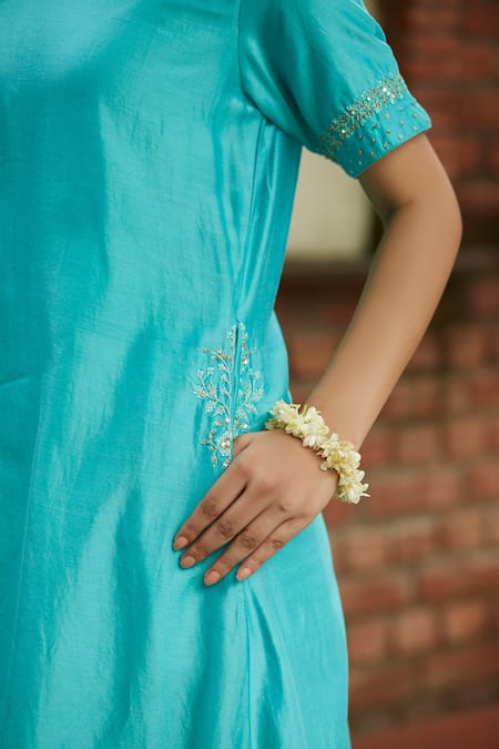 Buy_Vashisht Guru Dutt_Blue Organza, Handloom Mul Chanderi Floral Round Layered Tunic And Tulip Pant Set _Online_at_Aza_Fashions