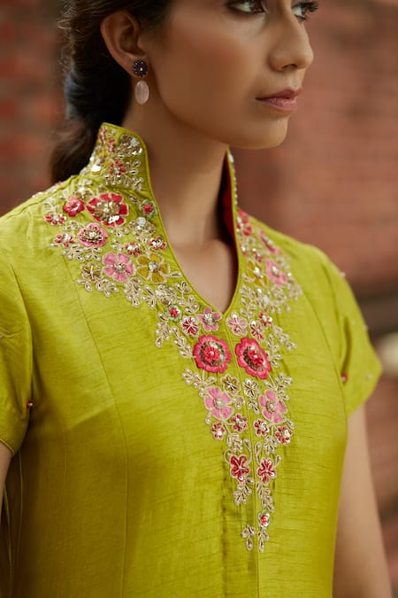 Buy_Vashisht Guru Dutt_Green Raw Silk, Tissue Floral V Neck Embroidered Anarkali Set_Online_at_Aza_Fashions