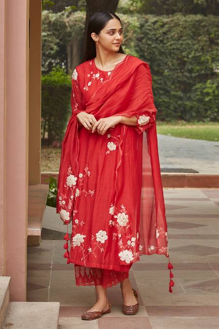 Vaayu_Red Muslin Cotton Floral Round Applique Kurta Set_Online_at_Aza_Fashions