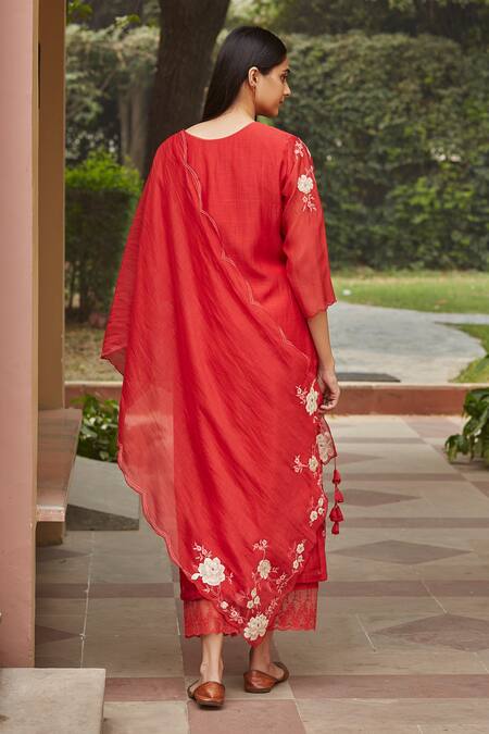 Buy_Vaayu_Red Muslin Cotton Floral Round Applique Kurta Set_Online_at_Aza_Fashions
