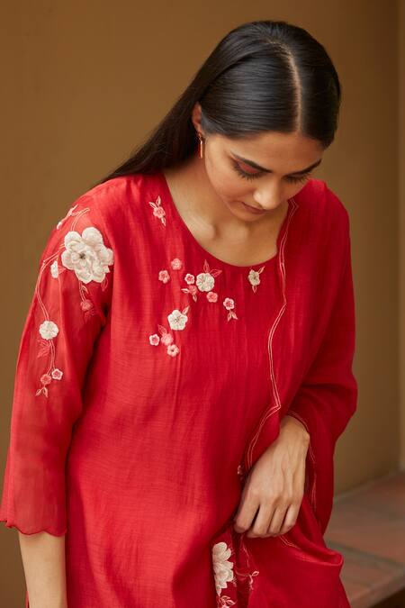 Shop_Vaayu_Red Muslin Cotton Floral Round Applique Kurta Set_Online_at_Aza_Fashions