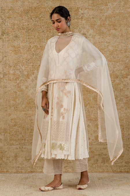 Devnaagri_White Organza, Chanderi, Shantoon Mukaish V Embroidered Anarkali Set With Jacket _Online_at_Aza_Fashions