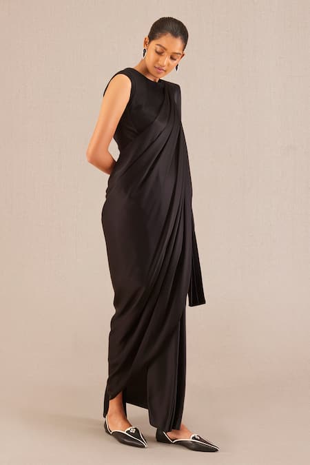 Buy_Ampm_Black Silk Round Neck Pintuck Cap Sleeve Saree Gown _Online_at_Aza_Fashions