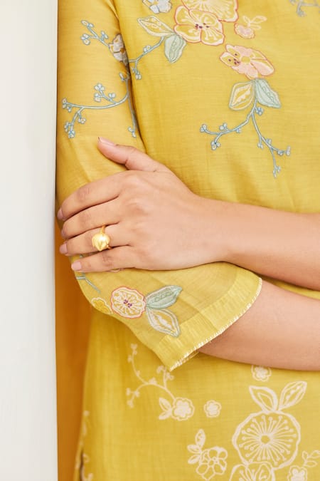 Buy_Vaayu_Yellow Cotton, Muslin Embroidery, Sequins, Cut Work, Tassels Thread Kurta Set _Online_at_Aza_Fashions