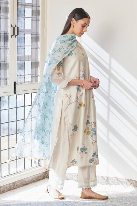 Shop Vaayu Ivory Cotton, Muslin Embroidery, Cut Work Keyhole Applique Thread Kurta Set Online at Aza Fashions Shop_Vaayu_Ivory Cotton, Muslin Embroidery, Cut Work Keyhole Applique Thread Kurta Set _Online_at_Aza_Fashions