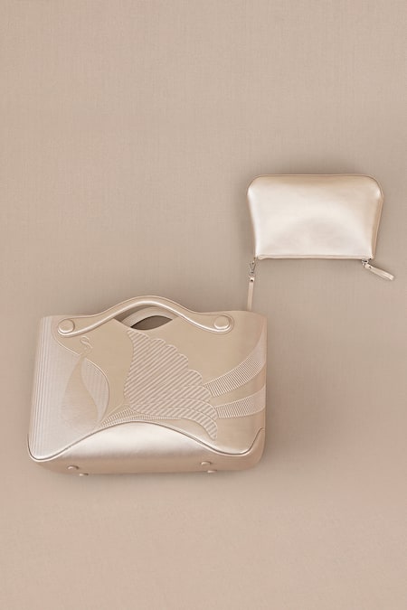 Buy_Ampm_Off White Embroidery Siena Metallic Floral Pattern Tote Bag _Online_at_Aza_Fashions