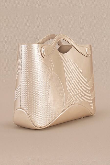 Buy_Ampm_Off White Embroidery Siena Metallic Floral Pattern Tote Bag 