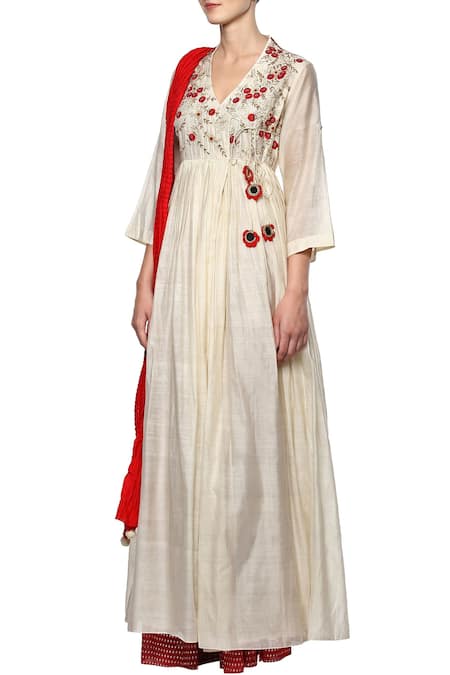 Joy Mitra_Cream Hand Embroidered Floral V Neck Lehenga Set _Online_at_Aza_Fashions