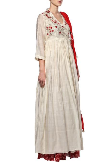 Buy_Joy Mitra_Cream Hand Embroidered Floral V Neck Lehenga Set _Online_at_Aza_Fashions