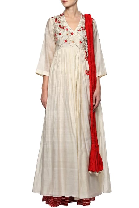 Shop_Joy Mitra_Cream Hand Embroidered Floral V Neck Lehenga Set _Online_at_Aza_Fashions