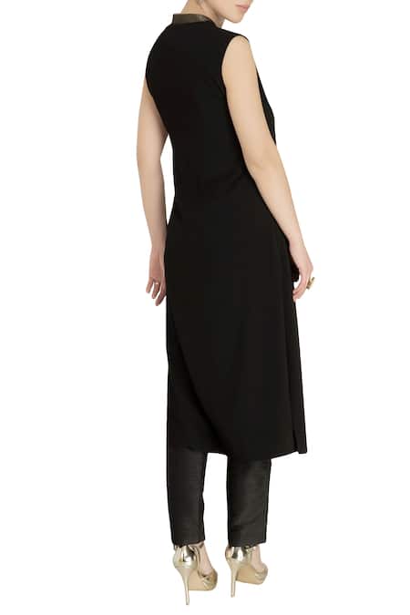 Rajat & Shraddha Black kurta set with embroidery 