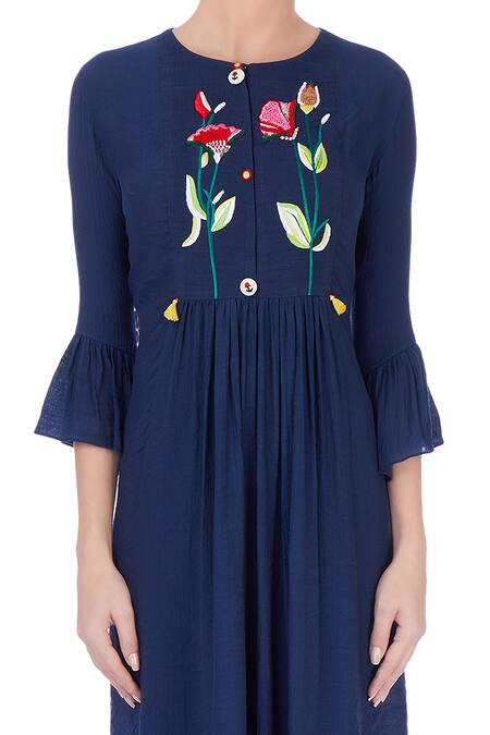 Desert Shine By Sulochana Jangir Blue Embroidered Floral Round Neck Kurta at Aza Fashions Desert Shine By Sulochana Jangir_Blue Embroidered Floral Round Neck Kurta_at_Aza_Fashions