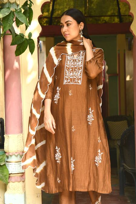 Rekha Agra Brown Cotton Silk, Flat Chiffon, Handloom Chanderi Notched Kurta Set Online at Aza Fashions Rekha Agra_Brown Cotton Silk, Flat Chiffon, Handloom Chanderi Notched Kurta Set _Online_at_Aza_Fashions
