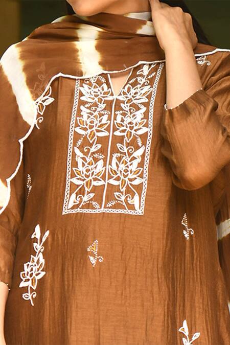 Buy Rekha Agra Brown Cotton Silk, Flat Chiffon, Handloom Chanderi Notched Kurta Set Online at Aza Fashions Buy_Rekha Agra_Brown Cotton Silk, Flat Chiffon, Handloom Chanderi Notched Kurta Set _Online_at_Aza_Fashions