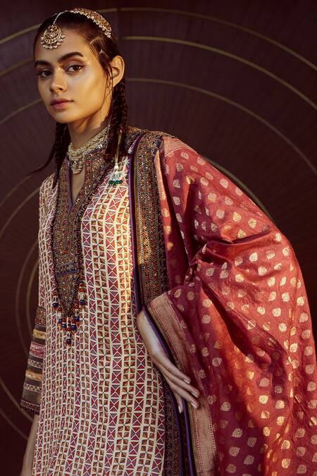 Tarun Tahiliani_Pink Dupatta-brocade, Kurta- Cotton Crepe, Sharara-silk Organza Print Set_Online_at_Aza_Fashions