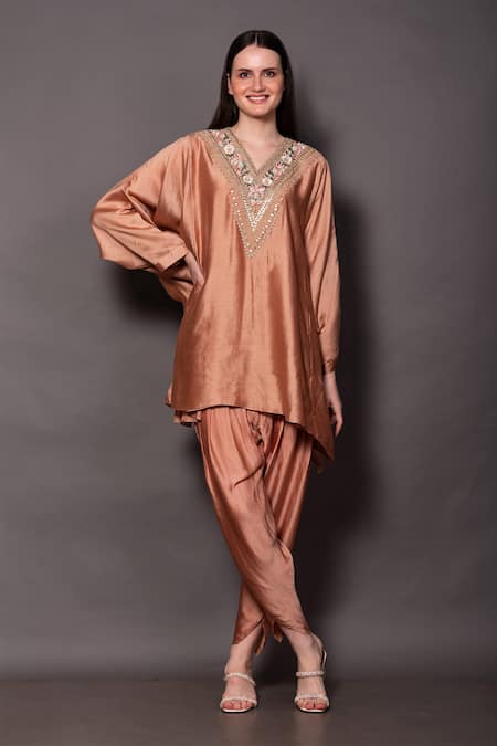 Buy_Vara By Vibha N Priti_Orange Silk Chanderi Hand Embroidered Zari V Neck Tunic And Draped Pant Set _Online_at_Aza_Fashions