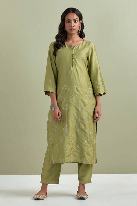 Priya Chaudhary_Green Chanderi Silk, Kota Doria Embroidery Split V-neck Kurta Pant Set _Online_at_Aza_Fashions