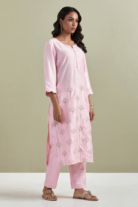 Priya Chaudhary Pink Chanderi Silk Pearls Split V-neck Embroidered Kurta With Pant Online at Aza Fashions Priya Chaudhary_Pink Chanderi Silk Pearls Split V-neck Embroidered Kurta With Pant _Online_at_Aza_Fashions