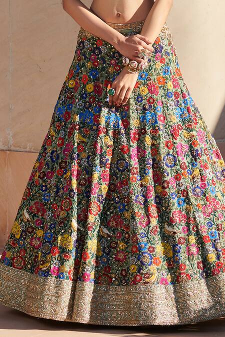 Pakistani Mehndi Lehnga Outfit for Bride #Y6232 | Mayón, Manos, Rabia