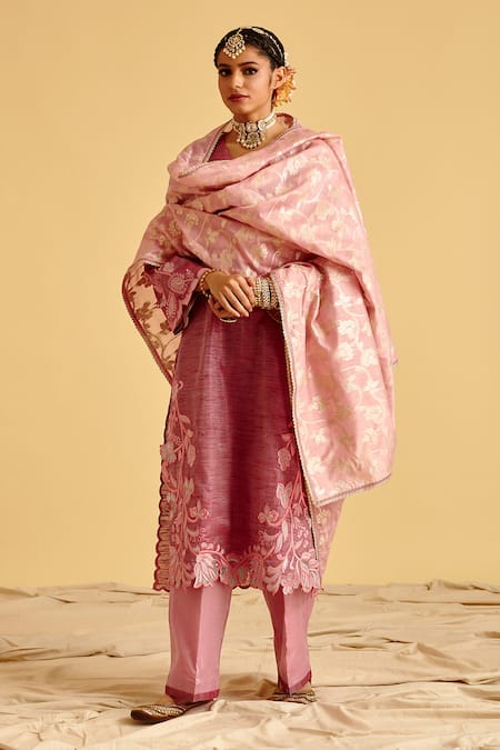 Shop LAHARIO Purple Dupatta Chanderi Foil, Kurta And Pant Brocade Cutwork Floral Set at Aza Fashions Shop_LAHARIO_Purple Dupatta Chanderi Foil, Kurta And Pant Brocade Cutwork Floral Set _at_Aza_Fashions
