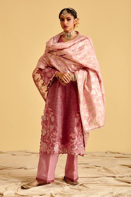 LAHARIO Purple Dupatta Chanderi Foil, Kurta And Pant Brocade Cutwork Floral Set Online at Aza Fashions LAHARIO_Purple Dupatta Chanderi Foil, Kurta And Pant Brocade Cutwork Floral Set _Online_at_Aza_Fashions