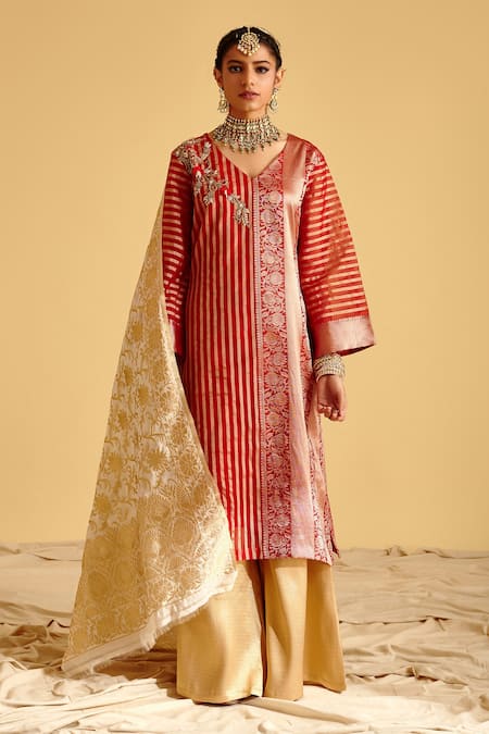 Shop LAHARIO Red Dupatta Banarasi, Kurta Organza, Sharara Brocade Floral Striped Set at Aza Fashions Shop_LAHARIO_Red Dupatta Banarasi, Kurta Organza, Sharara Brocade Floral Striped Set _at_Aza_Fashions